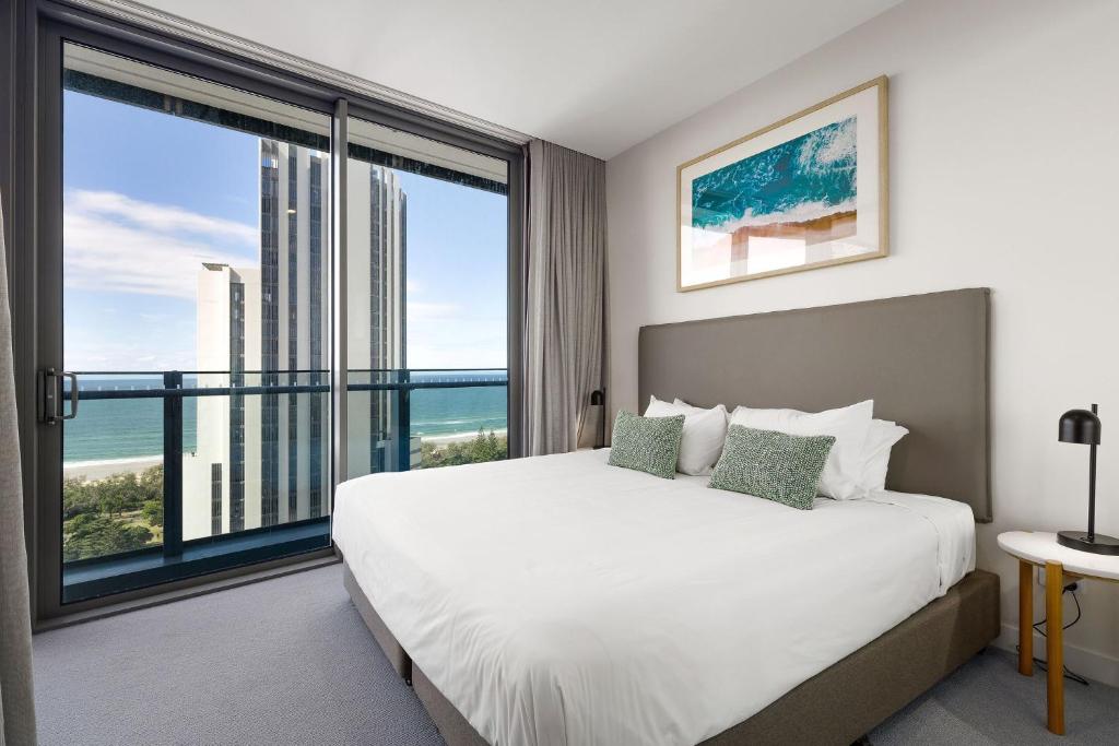Ultiqa Signature on Broadbeach - 1 Bedroom Ocean Phoenician Resort Broadbeach - bedroom - National VET Conference - Watermark Events