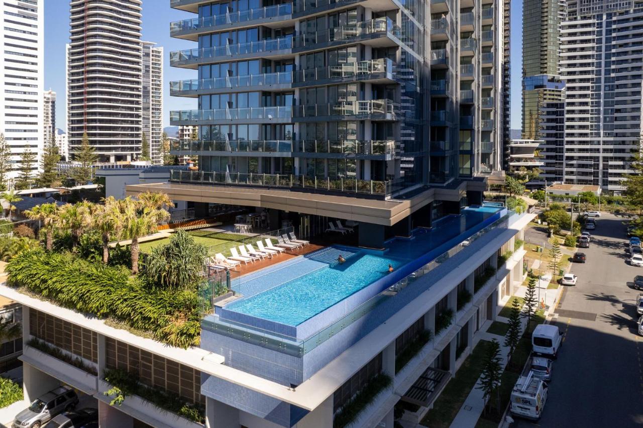 Ultiqa Signature on Broadbeach - Pool